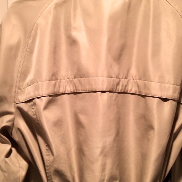 HERITAGE COLLECTION BY BASS DOUBLE BREASTED RAIN JACKET WITH TIE BELT. SIZE XL. - Picture 3 of 12